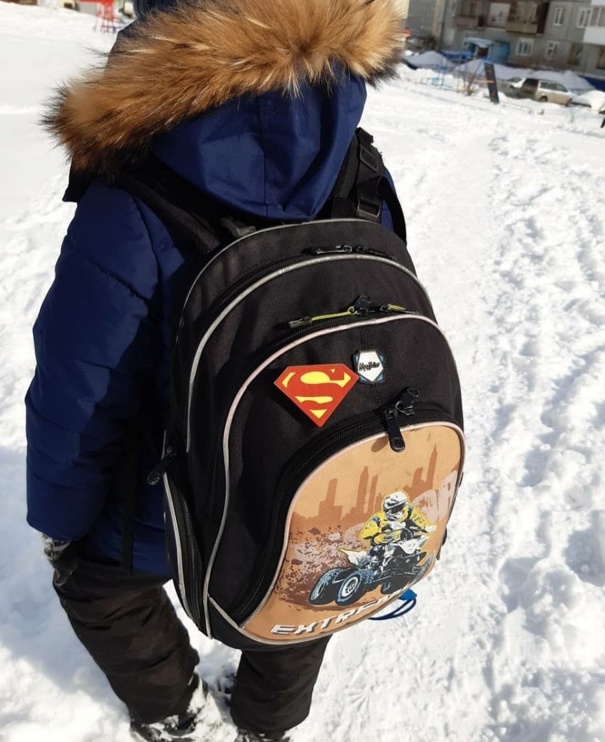 schoolboy-with-backpack><meta itemprop=