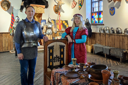 автор с мужем в рыцарском замке в выборге